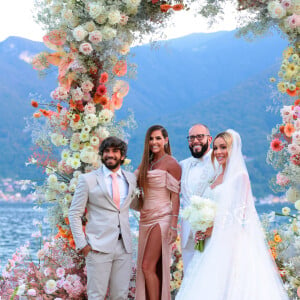 Deborah Secco e Hugo Moura foram padrinhos do casamento de Roman Shakal e Tatiane Barbieri