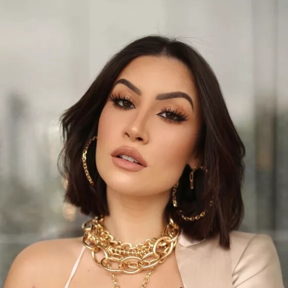 Bianca Andrade é uma das influenciadoras brasileiras que sabe usar o seu estilo 'boss' nos detalhes: do look ao cabelo