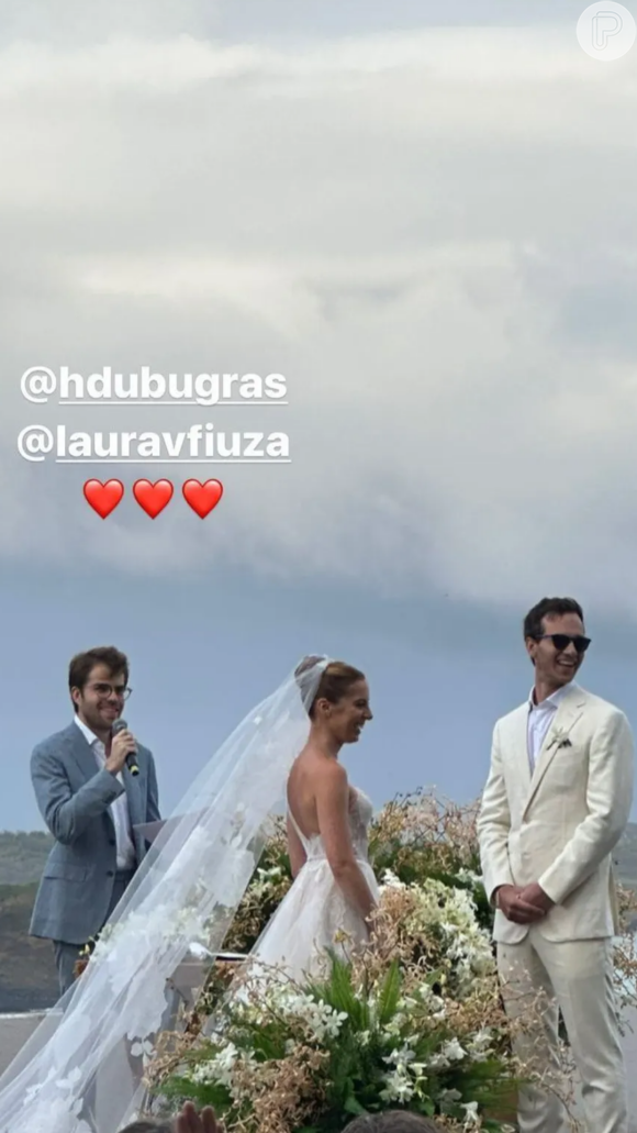 Noiva do empresário bilionário, Laura Fiúza apostou em um coque para se casar