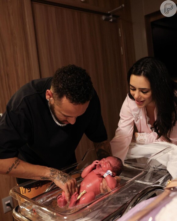 Neymar e Bruna Biancardi deram banho na filha, Mavie