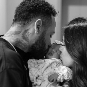 Neymar precisa abandonar bebê Mavie e Bruna Biancardi 4 dias depois do nascimento da filha por conta de compromisso profissional com a Seleção Brasileira