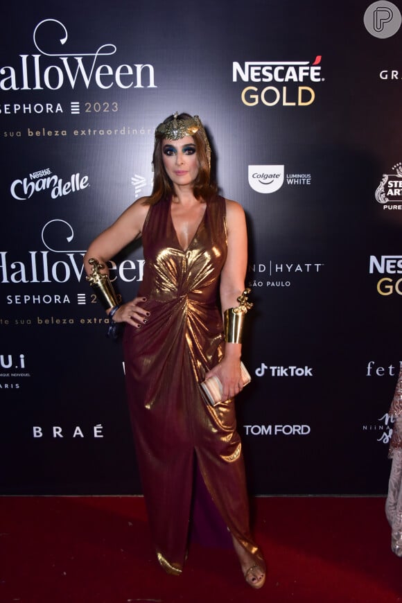 Cátia Fonseca surgiu como Cleópatra para o Dia das Bruxas da Sephora em hotel de São Paulo