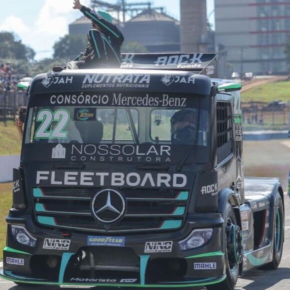 Caio Castro dirige um Mercedes-Benz #22 na Copa Truck