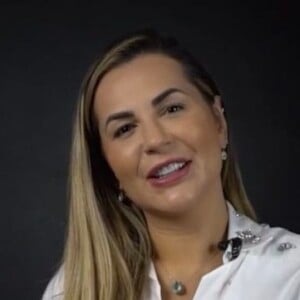 Deolane Bezerra fez uma lipo LAD na Clínica JK Estética Avançada recentemente