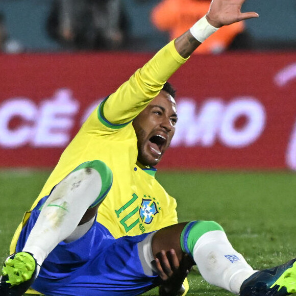 Neymar teve uma das piores lesões que um atleta pode ter que é a ruptura do ligamento cruzado anterior e do menisco do joelho esquerdo