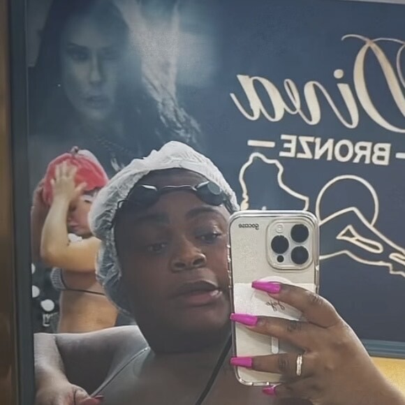Veja foto de Jojo Todynho usando apenas um biquíni de fita em vídeo antes de realizar bronzeamento artificial