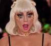 Lady Gaga usou um cabelo repleto de laços no MET Gala 2019