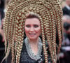 A atriz Elena Lenina usou penteado bizzarro em Cannes com múltiplas tranças