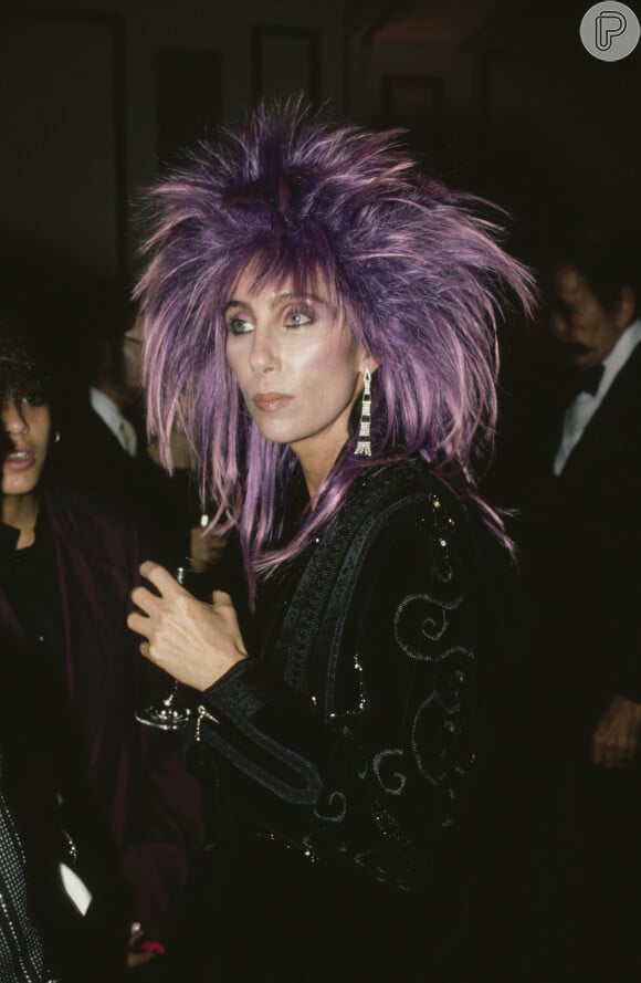 Cher se tornou um ícone de estilo com penteados extravagantes