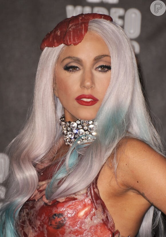 Esse penteado com carne de Lady Gaga praticamente inventou o Dia do Cabelo Maluco