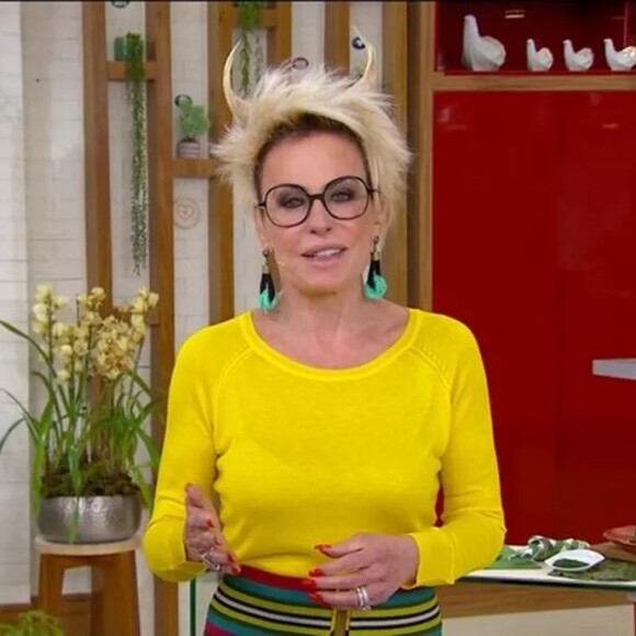 Ana Maria viralizou na web com cabelo com chifres quando apareceu ao vivo na Globo