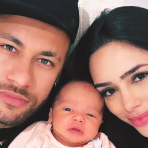 Neymar e Bruna Biancardi surgem juntos em nova foto com Mavie