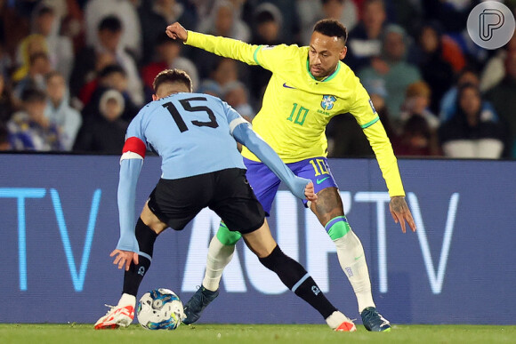 Neymar está afastado dos gramados após lesão grave no joelho em partida contra o Uruguai