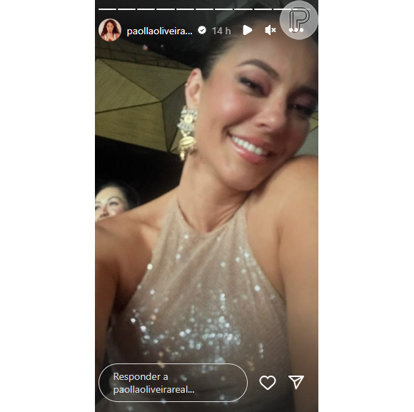 Paolla Oliveira postou stories mostrando que estava curtindo o show do namorado Diogo Nogueira com vestido nude e sorrisão