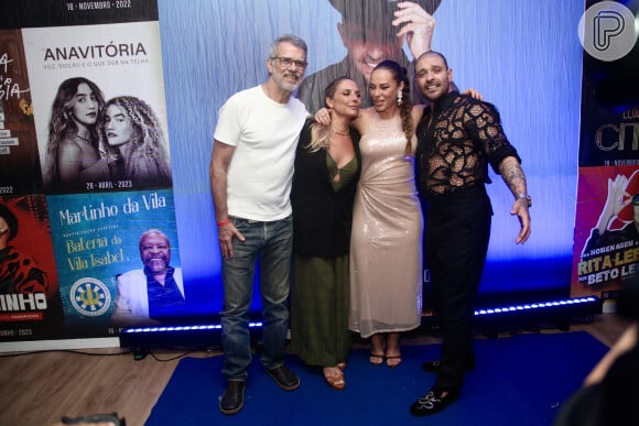 Heloísa Périssé e o marido aproveitaram que foram ao show de Diogo Nogueira e foram tietar o cantor e Paolla Oliveira