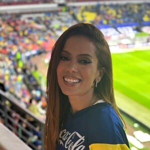 Anitta está passando uma temporada no Brasil