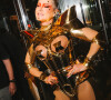 O metalizado é tendência de Halloween: Xuxa surgiu poderosa nesse visual