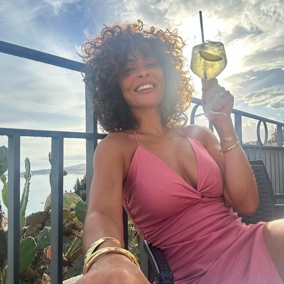 Juliana Paes apostou em diferentes modelagens de vestido durante viagem à Itália