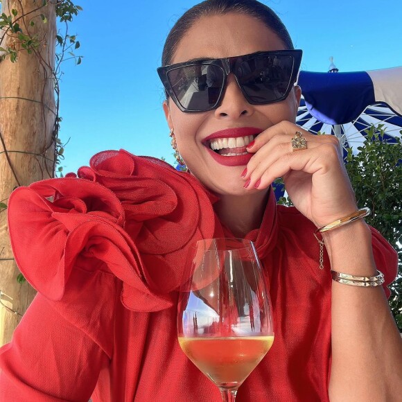 Juliana Paes também é fã de acessórios maximalistas: esses óculos de sol são a prova disso