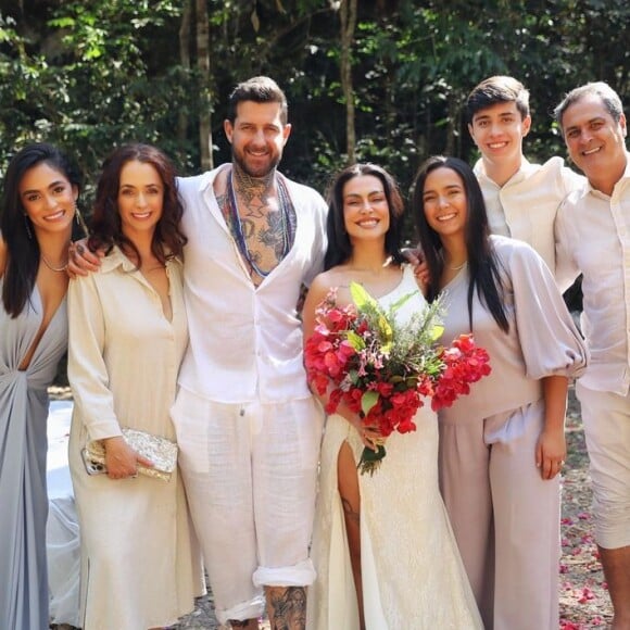 Retrospectiva 2023: Cleo Pires e Leandro D'Lucca fizeram o seu 3º casamento à beira de uma cachoeira em julho