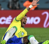 Neymar passa por cirurgia no joelho após sofrer lesão durante jogo de futebol