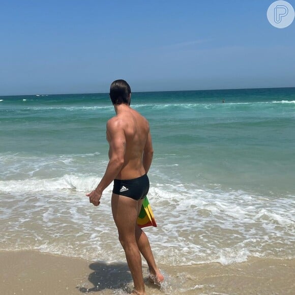 Rafa Vitti após transformação no seu corpo publicou fotos na praia comemorando seu aniversário