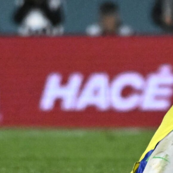 Neymar rompeu o ligamento cruzado anterior e do menisco do joelho esquerdo