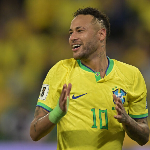 Neymar recebeu alta neste sábado, 04 de novembro