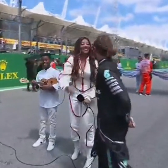 Lewis Hamilton atrapalhou a apresentação de Ludmilla no GP de São Paulo? Piloto correu para abraçar cantora antes de suposta gafe durante o hino nacional 