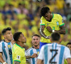 Neymar viu à distância Brasil x Argentina, jogo marcado por briga na arquibacanda e derrota brasileira, a primeira da seleção jogando em casa em toda história das Eliminatórias da Copa do Mundo