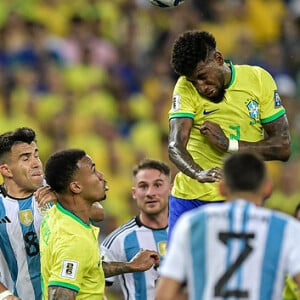 Neymar viu à distância Brasil x Argentina, jogo marcado por briga na arquibacanda e derrota brasileira, a primeira da seleção jogando em casa em toda história das Eliminatórias da Copa do Mundo