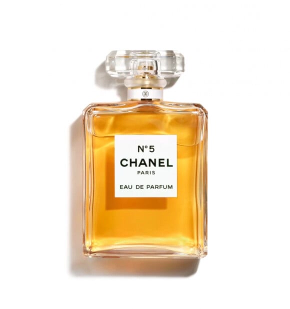 Perfume Chanel Nº5 é atemporal, lendário e se descreve como 'a verdadeira essência da feminilidade', combinando muito bem com as noivas no dia do seu casamento