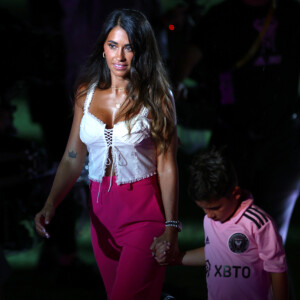 Antonella Roccuzzo nunca teve medo de expressar o quanto se sente confortável com o próprio corpo