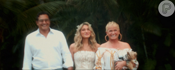Luciano Szafir e Xuxa Meneghel com Doralice foram quem levaram Sasha até o altar do seu casamento