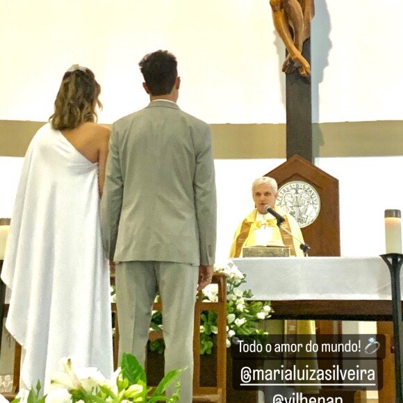 Mulher de Paulinho Vilhena, Maria Luiza escolheu um vestido simples e versátil para o casamento