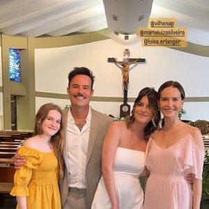 Fernanda Rodrigues mostrou fotos do casamento de Paulinho Vilhena e Maria Luiza