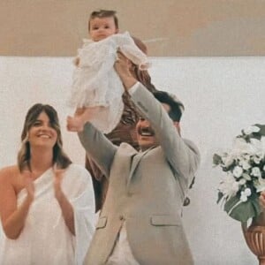 Manoela também foi batizada na cerimônia de casamento de Paulinho Vilhena e Maria Luiza