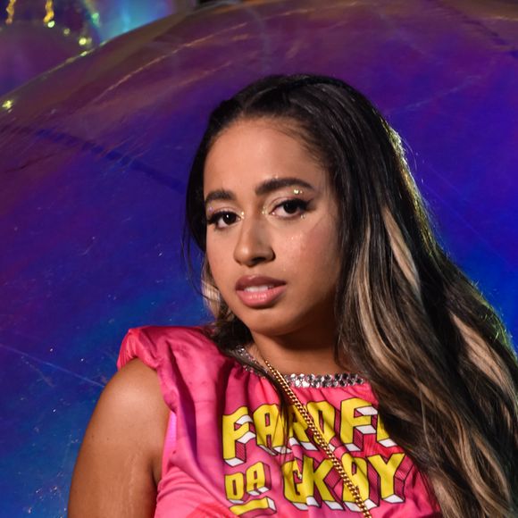 MC Loma foi para a Farofa da Gkay 2023 com um 'vestido' vazado e apenas amarrou seu abadá para combinar com o seu look