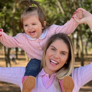 Bárbara Evans passa sufoco com a filha após engasgamento e compartilha momentos de tensão