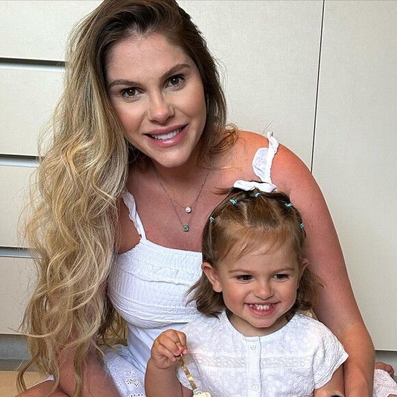 Segundo Bárbara Evans contou em seu Instagram, Ayla precisou ser levada ao hospital após se engasgar com um amendoim