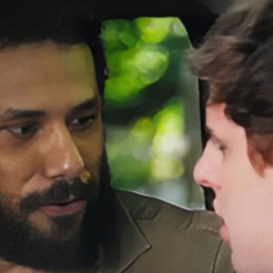 Na novela 'Terra e Paixão', Ramiro (Amaury Lorenzo) é encurralado por Kelvin (Diego Martins) por causa de suas ações contra Aline (Barbara Reis). A cena irá ao ar no capítulo de segunda-feira, 18 de novembro.