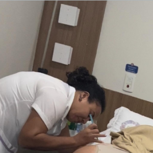 Zé Felipe mostra foto da sogra em posição inusitada para parabenizá-la no Instagram