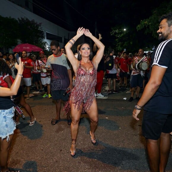 Viviane Araujo roubou a cena no último ensaio de rua do Salgueiro para o Carnaval 2024, realizado na noite desta quinta-feira (14)