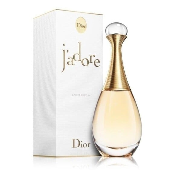 O perfume importado J'adore é indicado para noivas por ser floral e ter aroma marcante