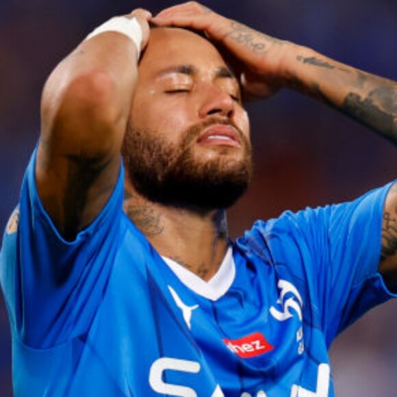 Neymar comove amigos com vídeo sofrendo em fisioterapia