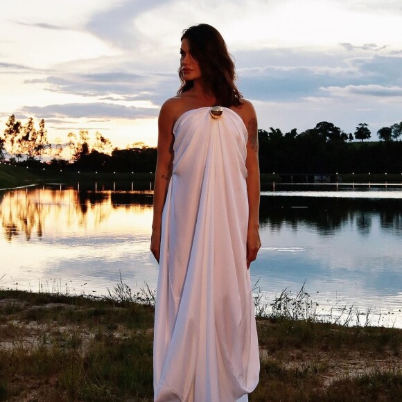 O vestido Andressa Suita rendeu comentários de internautas na web: a peça foi comparada à peça de cama