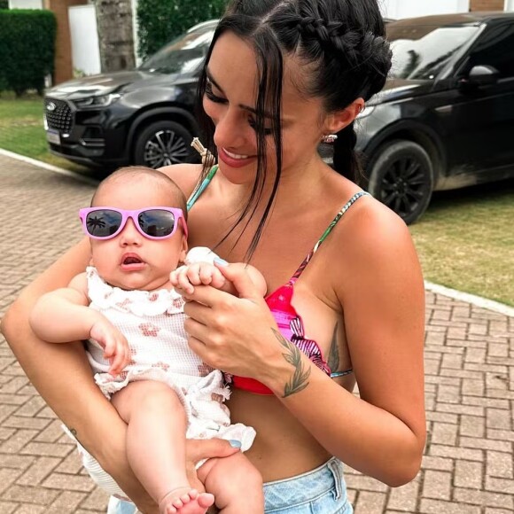 Bruna Biancardi compartilhou foto de Mávie com óculos escuros para comemorar três meses da filha