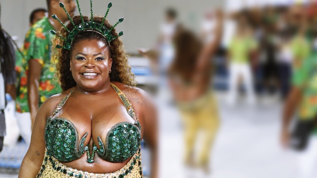 Com decote no bumbum e cintura em evidência, Jojo Todynho rouba a cena em  look de brilho no Pré-Carnaval - Purepeople