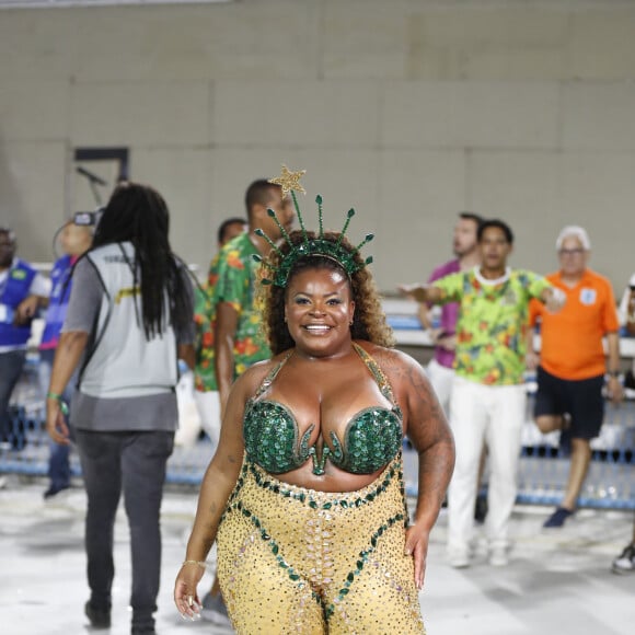 Jojo Todynho foi fotografada e elogiada por seu samba no pé em ensaio para o Carnaval 2024