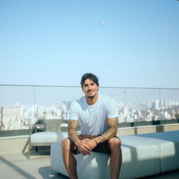 Gabriel Medina já teve caso com diversas BBBs, além de Yasmin Brunet